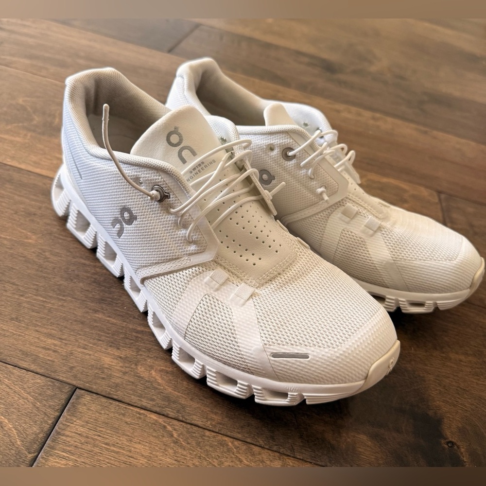 On Cloud Women’s Running Sneakers White Size 9.5